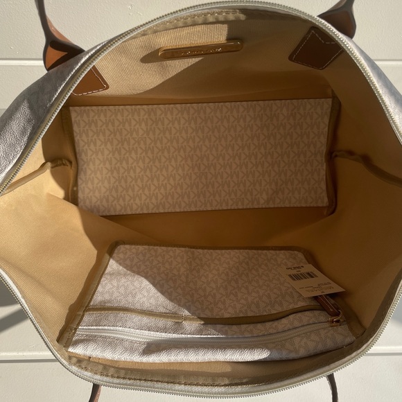 Michael Kors Logo Stripe Tote & Wristlet Bag Set - Picture 14 of 16